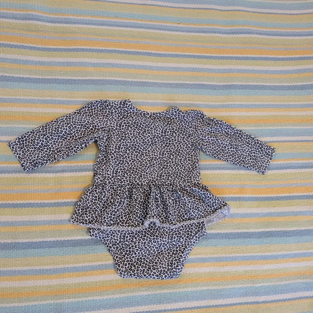 🛍️ BUNDLE ONLY • Carter's Leopard Print peplum bodysuit size 9m